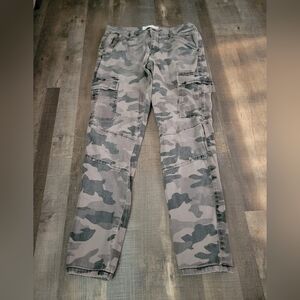 Garage Cargo Camo pant size 9